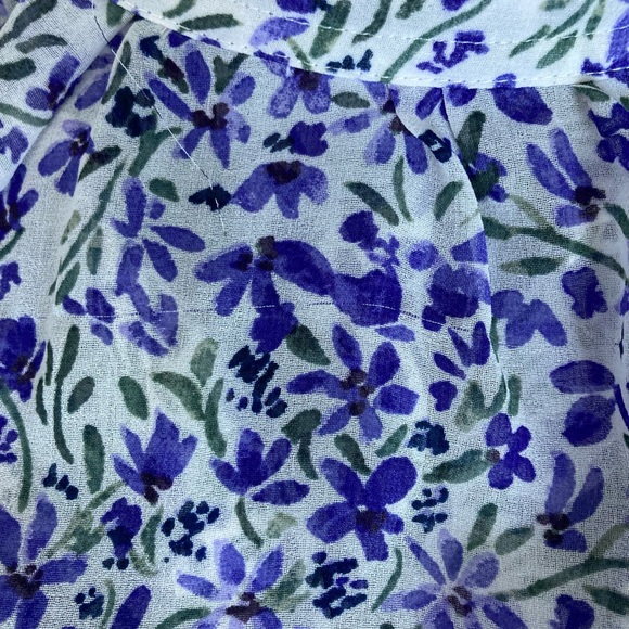 Beautiful breezy and flowy blouse size small - Picture 11 of 11